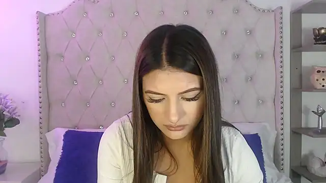 Abril Squirt online show from May 25, 12:31 am