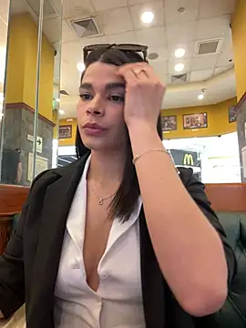 Leah Honey26 online show from May 5, 7:39 pm