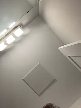 holyeroticss online show from April 2, 1:14 am