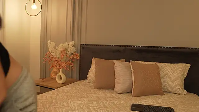 IrisBaker online show from March 28, 12:11 am