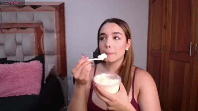 emilyaboott online show from May 14, 10:37 pm