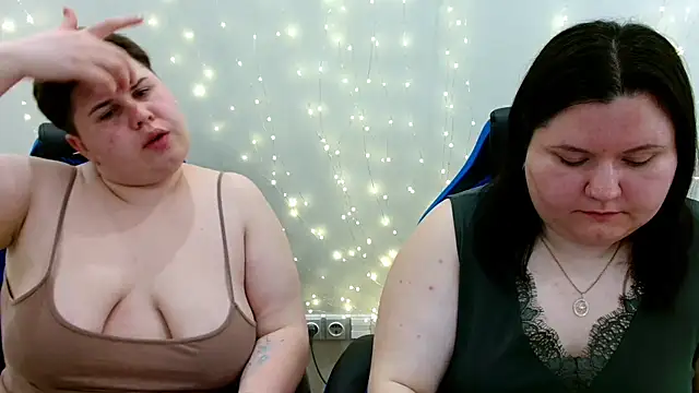 BeckyAndHellen online show from May 13, 8:36 pm