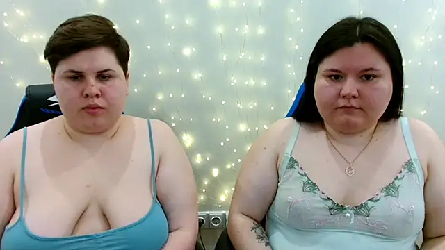 BeckyAndHellen online show from March 27, 11:11 am