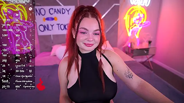 Snapshot of CarolinaDia chatting on October 31, 8:35 pm CarolinaDia online show from October 31, 8:35 pm