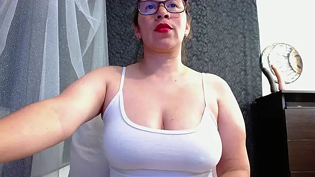 Abril Bianchi online show from September 29, 10:15 pm