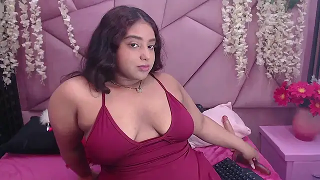 Sofia Hernandez  online show from May 22, 8:07 pm