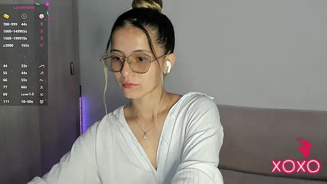Snapshot of Lilacutte_ chatting on September 21, 7:40 am Lilacutte online show from September 21, 7:40 am