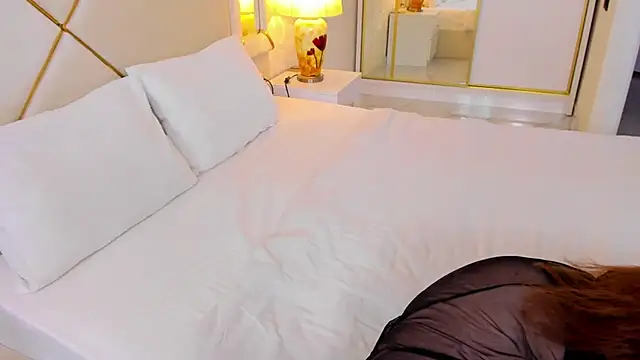 Mommylongnipples online show from September 26, 1:31 pm