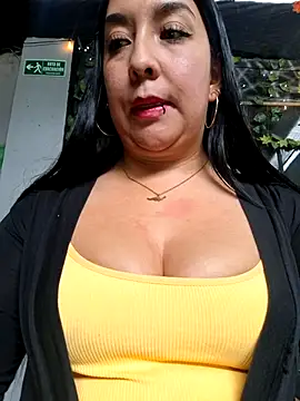 Bella keny online show from May 4, 3:49 pm