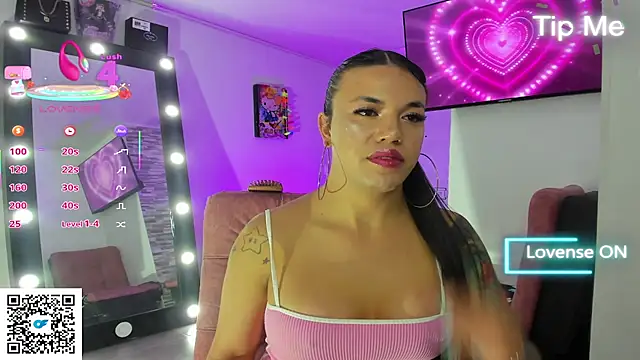 im ahsley online show from October 1, 2:27 am