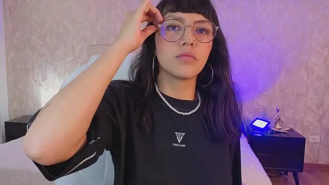 cute hollywood online show from July 10, 7:58 pm
