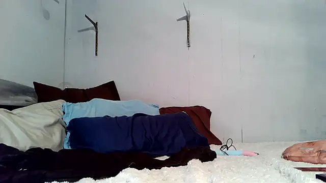 Genevieve143 online show from November 27, 5:32 am