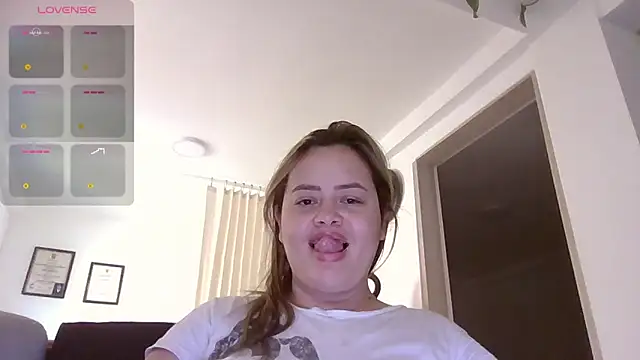 Snapshot of saramartinez1000 chatting on September 16, 2:14 pm saramartinez1000 online show from September 16, 2:14 pm