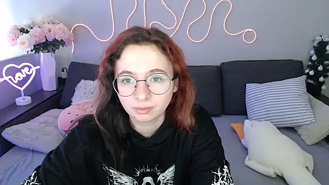 Mini Diva online show from March 18, 9:14 am