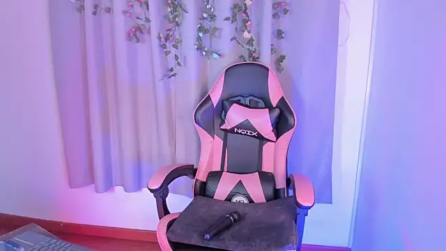 Kenia tompson01 online show from November 11, 6:27 pm