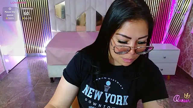 martinna tay online show from May 18, 4:07 am