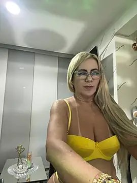 LARIANA RIVERA23 online show from May 11, 8:27 am