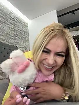 LARIANA RIVERA23 online show from May 22, 4:21 am