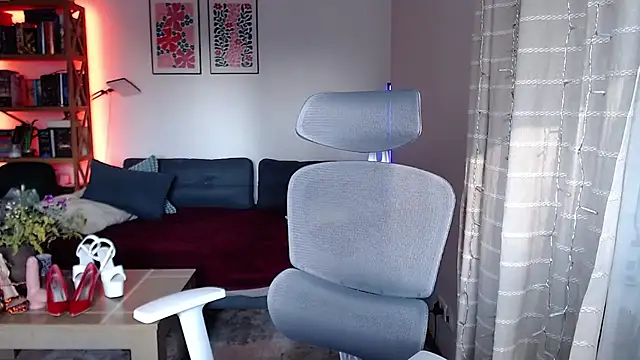 kenzie x online show from March 7, 7:37 am