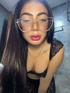 Mia 222 online show from May 3, 11:24 am