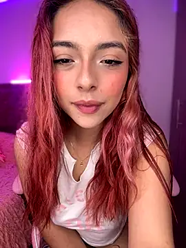 Snapshot of Yovng___Lau chatting on October 11, 4:39 am Yovng Lau online show from October 11, 4:39 am
