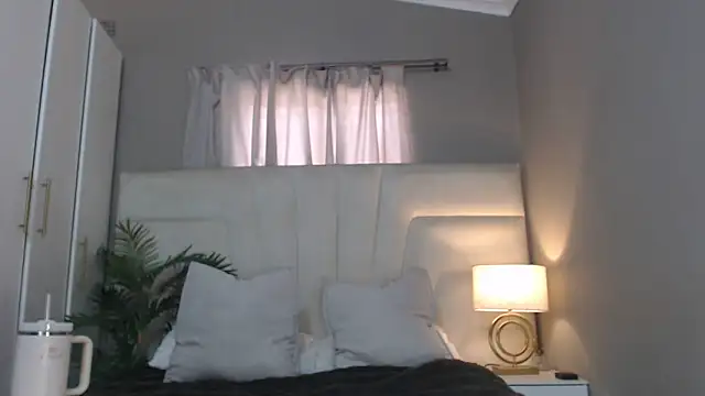 naughtyblackdolie online show from February 27, 12:27 pm