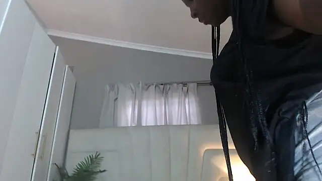 naughtyblackdolie online show from May 24, 11:31 am