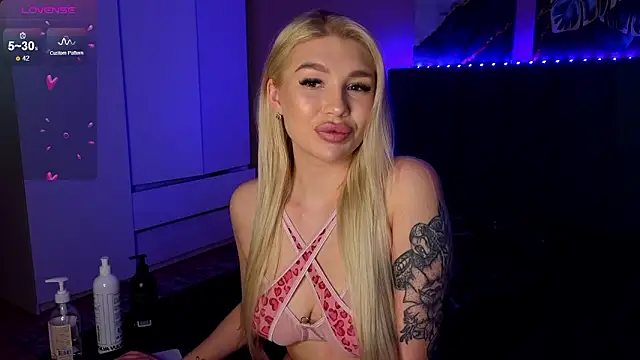 DreamPussyy online show from March 10, 9:24 am