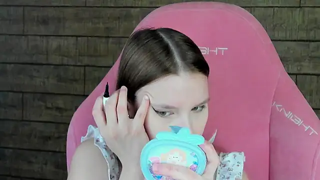 LiliLinn online show from May 18, 4:29 am
