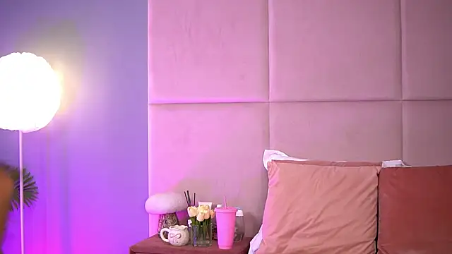 AlmaLuv online show from October 6, 3:45 am