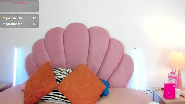 Nicole Paradise online show from May 23, 1:20 pm