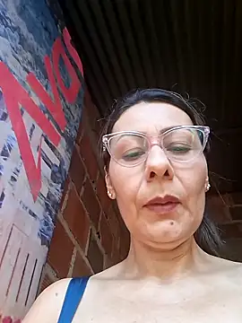 Mia-funny20 online show from May 6, 9:19 pm