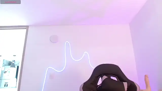 Layna cold online show from April 27, 1:08 pm