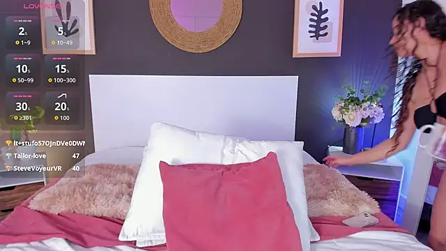 VioletPaket online show from May 4, 1:59 pm