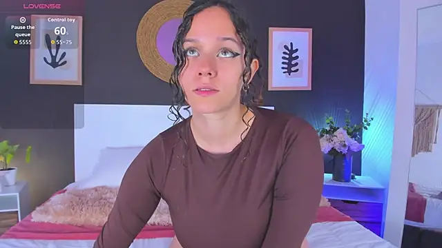 VioletPaket online show from May 19, 11:39 am