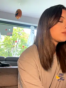 Mia-Minou online show from October 9, 1:26 pm