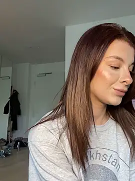 Mia-Minou online show from April 20, 8:06 am