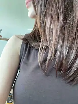 Mia-Minou online show from March 7, 2:13 pm