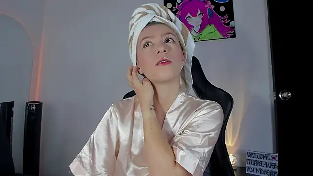 roxanne jones1 online show from May 26, 8:08 pm