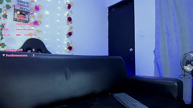 roxanne jones1 online show from October 9, 10:03 pm