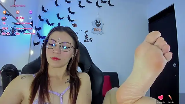 roxanne jones1 online show from October 13, 8:44 pm