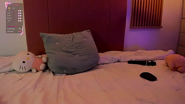 mia nevaeh online show from December 5, 8:10 pm