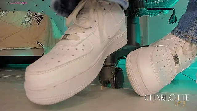 charlotte  grey online show from January 5, 8:23 pm