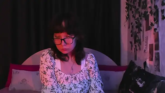 Snapshot of dreamgirllovee chatting on September 21, 8:29 pm dreamgirllovee online show from September 21, 8:29 pm