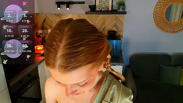 Hannah Carr online show from May 14, 8:03 pm