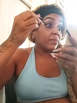 ELLA KELLY online show from December 18, 12:10 pm