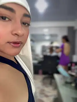 lalilamassu1 online show from July 3, 4:24 pm