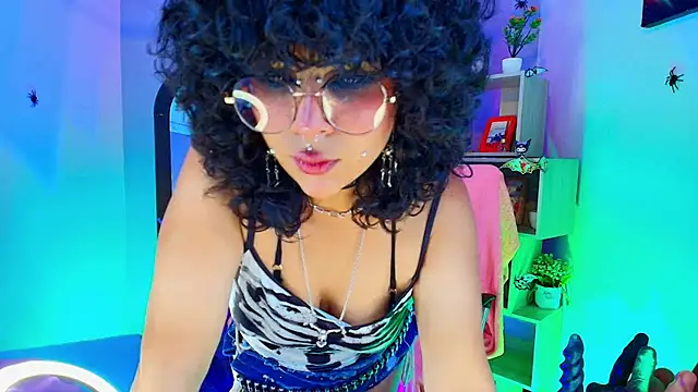 kuromi69 online show from November 12, 5:05 am