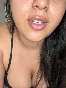 laurasexy22 online show from September 24, 4:00 am