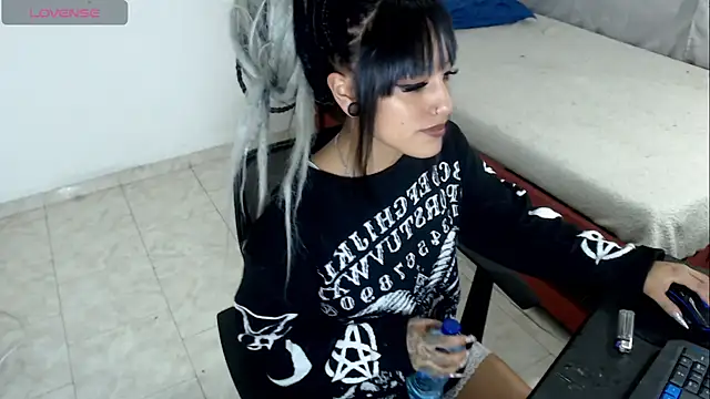 vanne summer  online show from March 5, 2:07 am